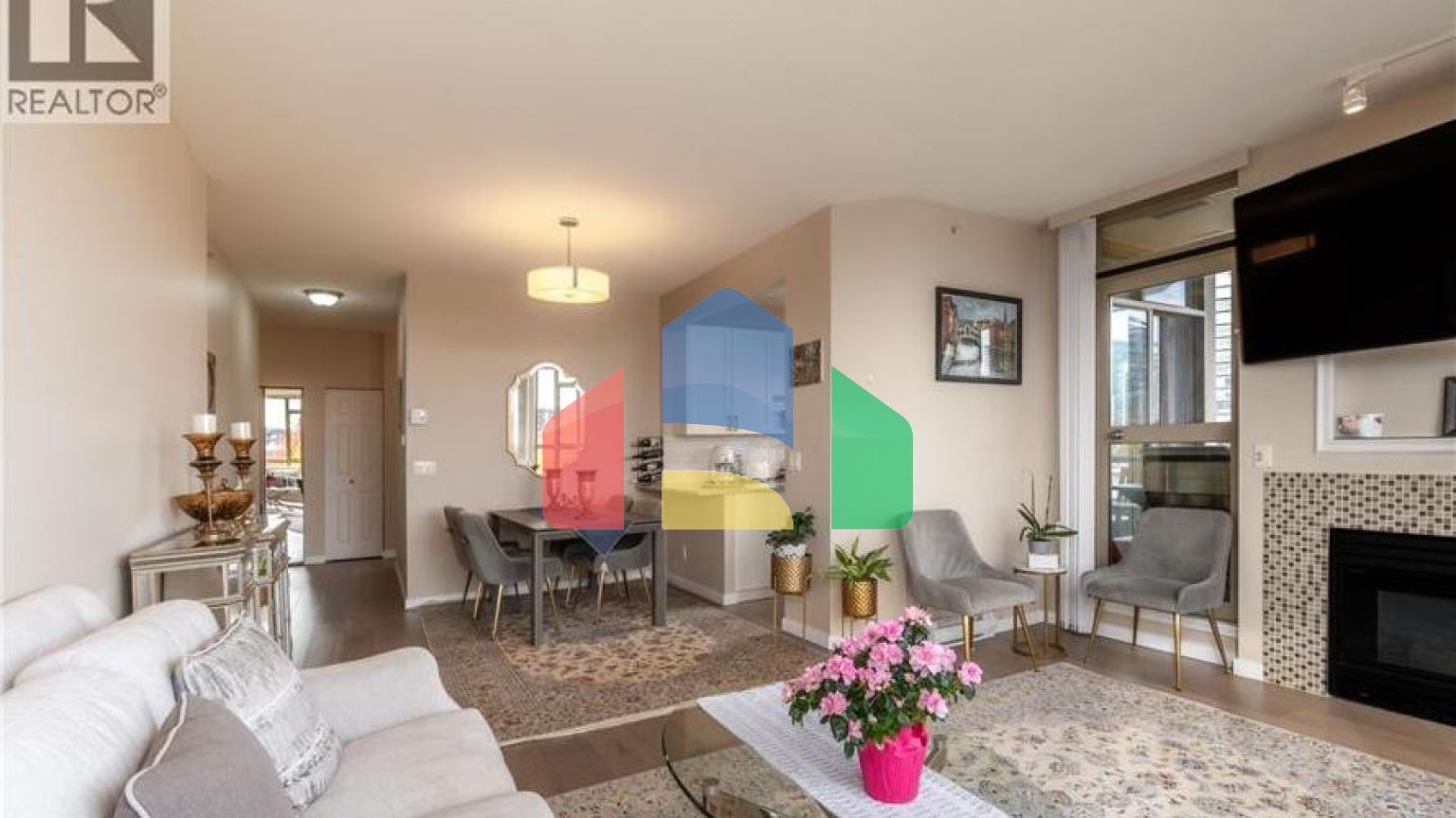 Residential - Single Family Home - North Vancouver, Canada - Canada