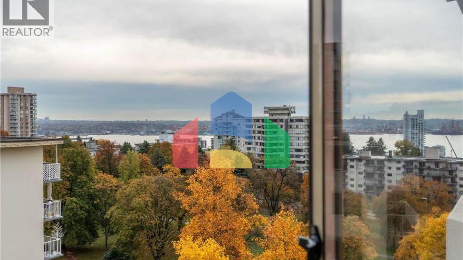 Residential - Single Family Home - North Vancouver, Canada - Canada