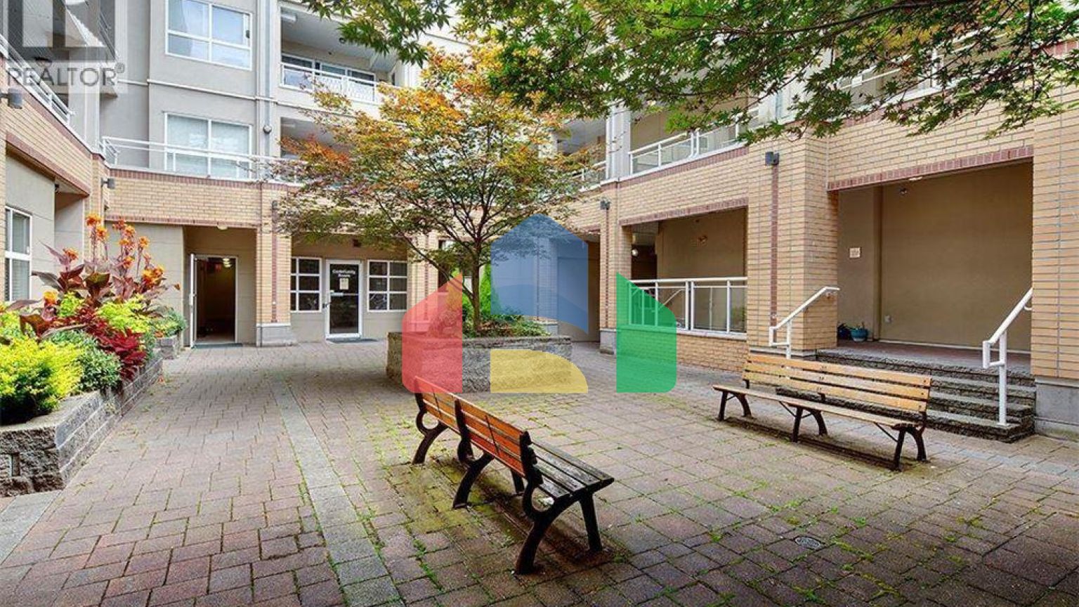 Residential - Single Family Home - North Vancouver, Canada - Canada