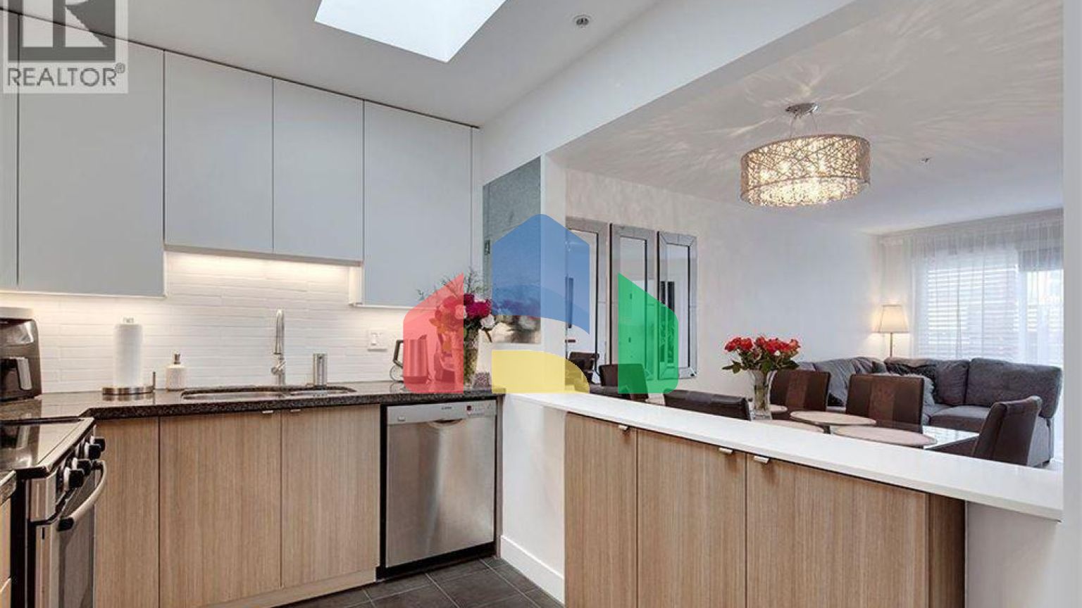 Residential - Single Family Home - North Vancouver, Canada - Canada