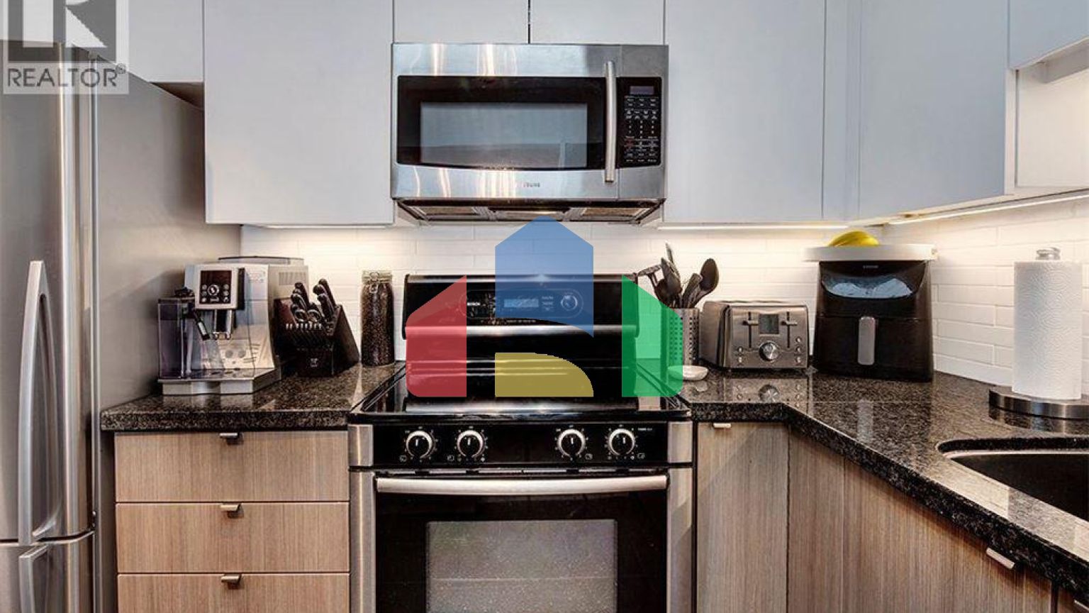 Residential - Single Family Home - North Vancouver, Canada - Canada