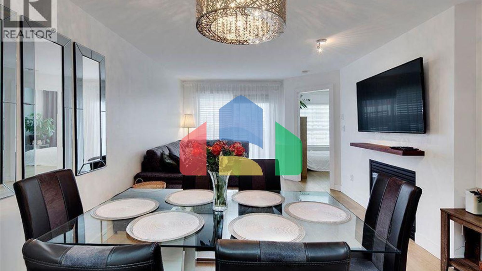 Residential - Single Family Home - North Vancouver, Canada - Canada