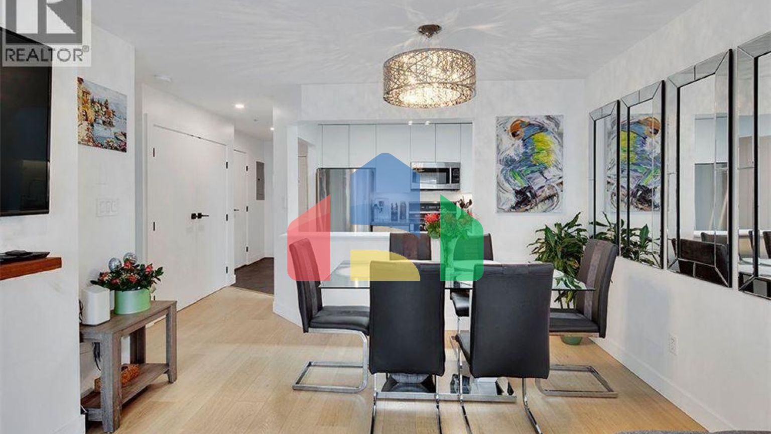 Residential - Single Family Home - North Vancouver, Canada - Canada