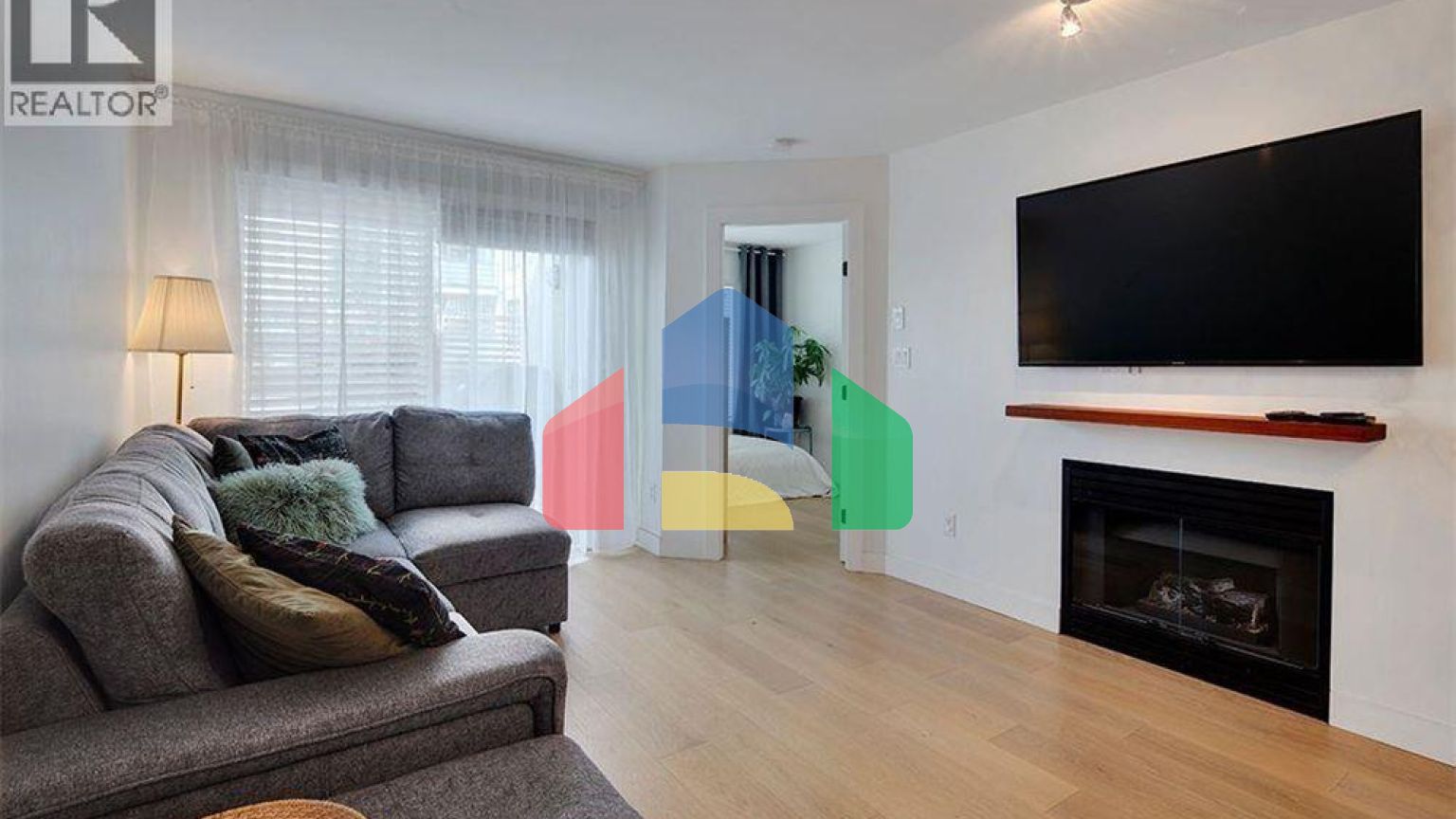 Residential - Single Family Home - North Vancouver, Canada - Canada