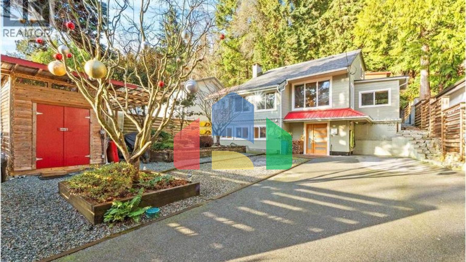 Residential - Single Family Home - North Vancouver, Canada - Canada