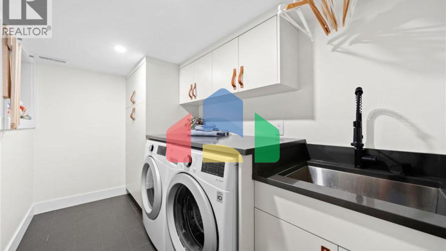 Residential - Single Family Home - North Vancouver, Canada - Canada