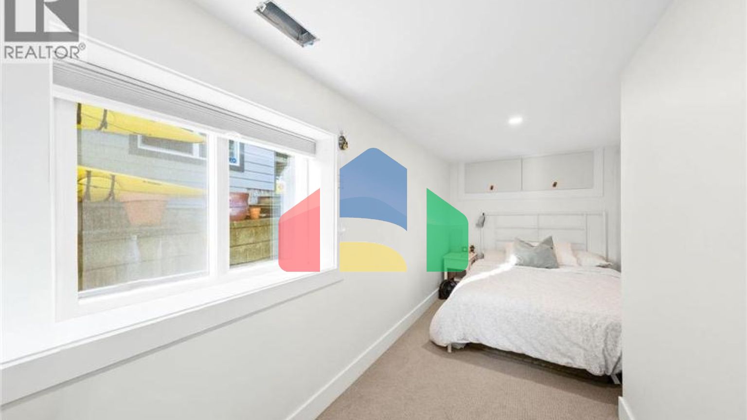 Residential - Single Family Home - North Vancouver, Canada - Canada