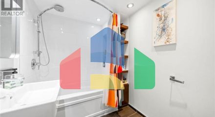 Residential - Single Family Home - North Vancouver, Canada - Canada