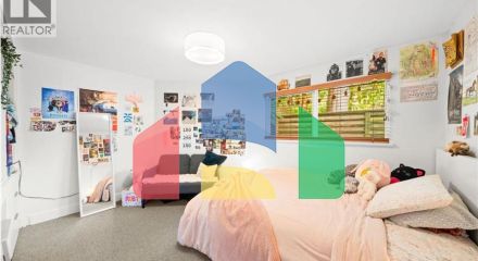 Residential - Single Family Home - North Vancouver, Canada - Canada