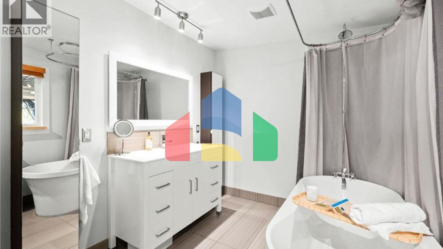 Residential - Single Family Home - North Vancouver, Canada - Canada