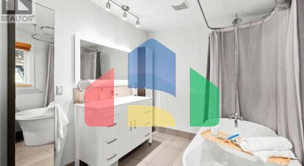 Residential - Single Family Home - North Vancouver, Canada - Canada