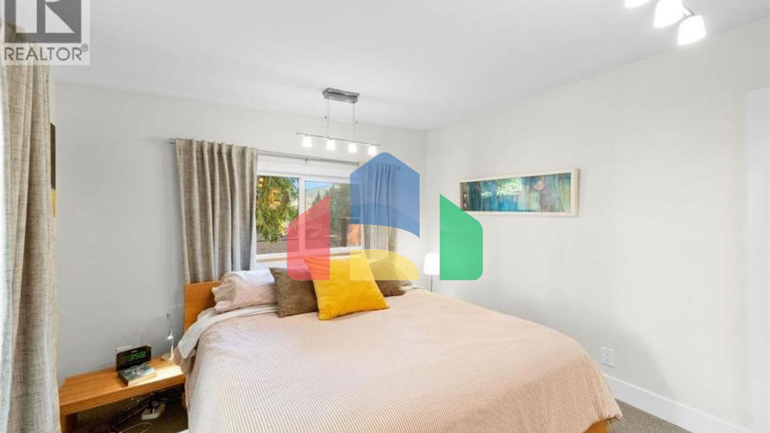 Residential - Single Family Home - North Vancouver, Canada - Canada