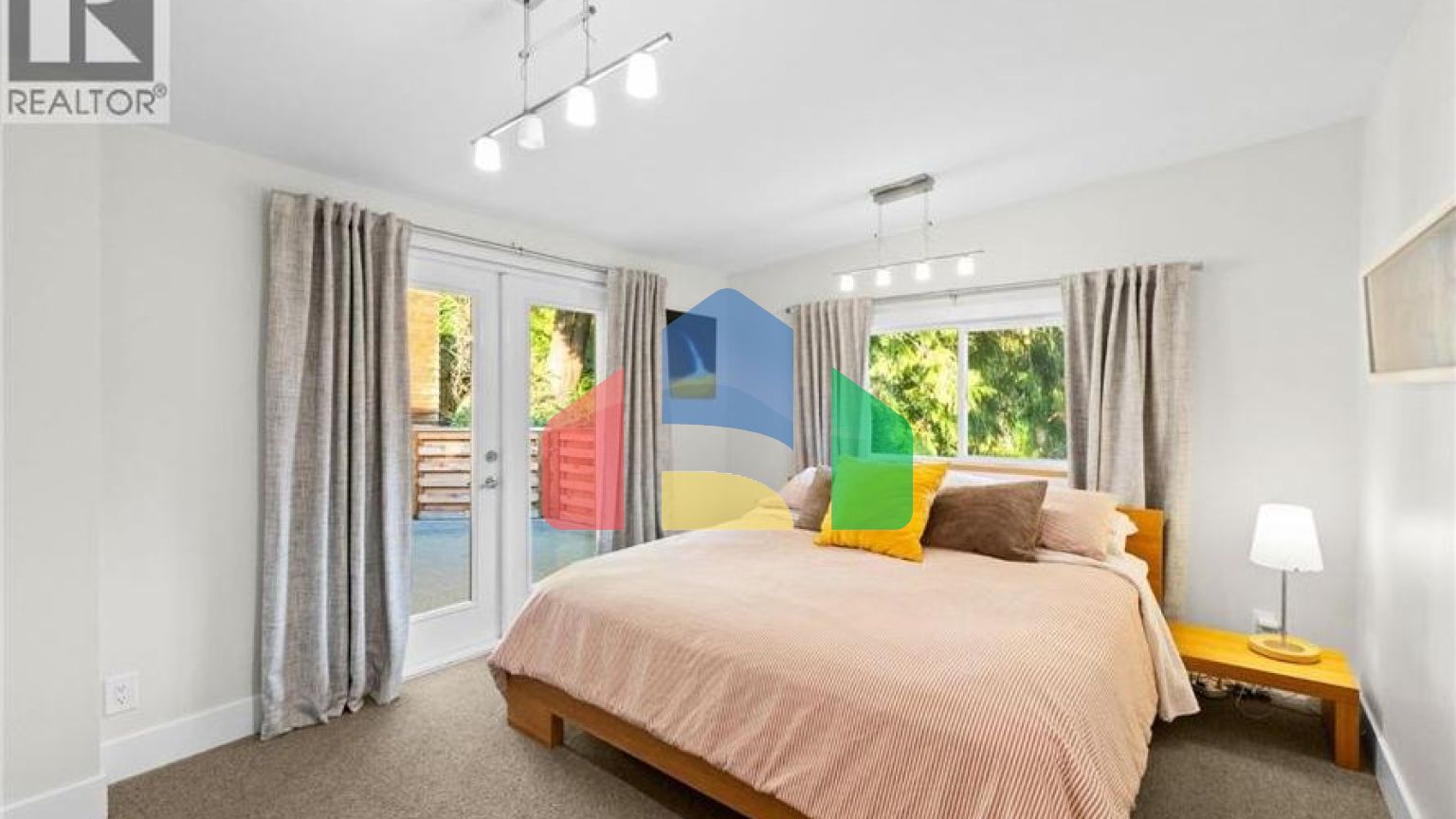 Residential - Single Family Home - North Vancouver, Canada - Canada