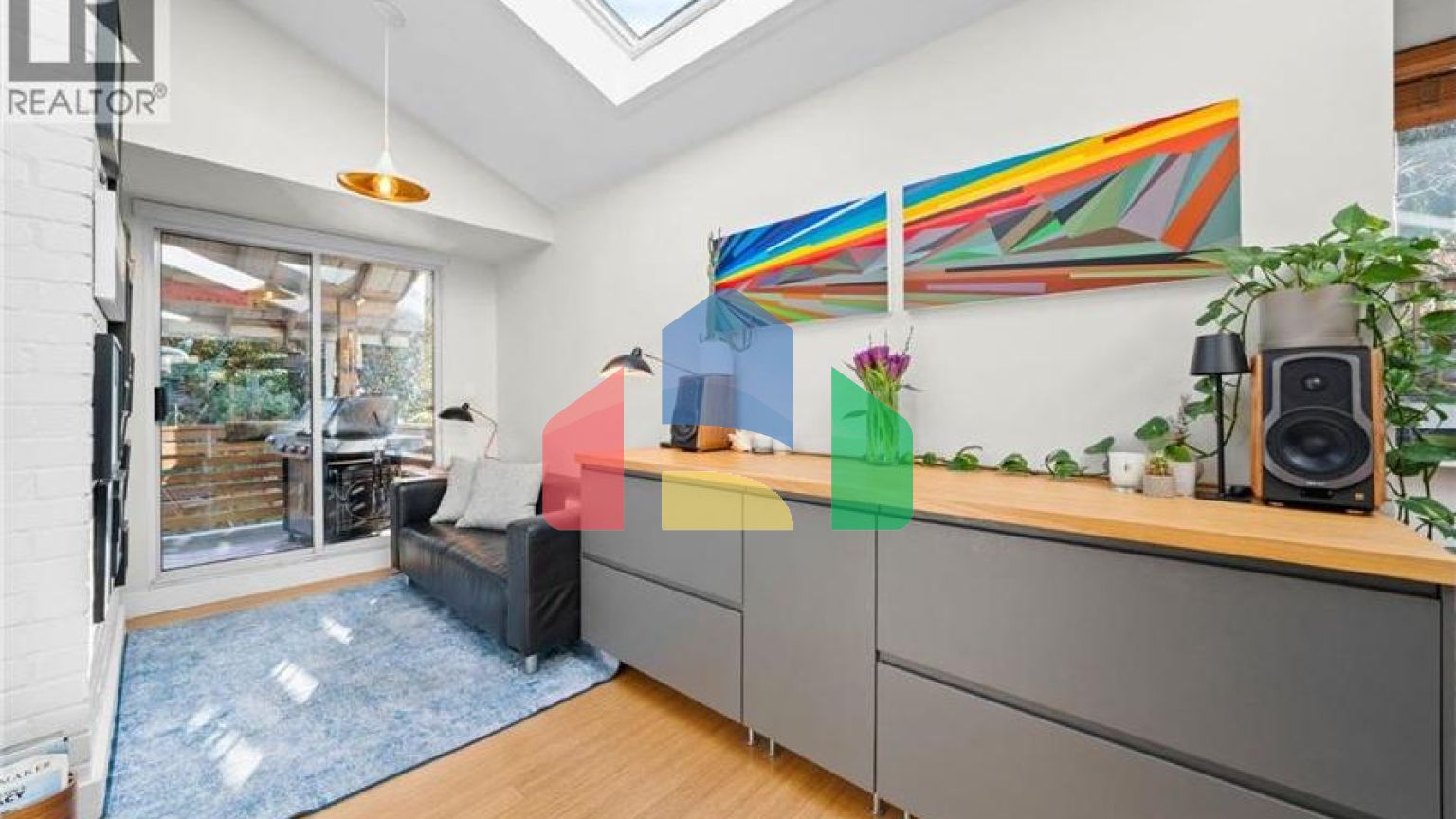 Residential - Single Family Home - North Vancouver, Canada - Canada