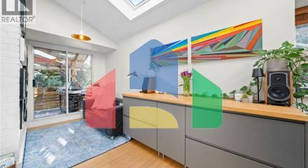 Residential - Single Family Home - North Vancouver, Canada - Canada