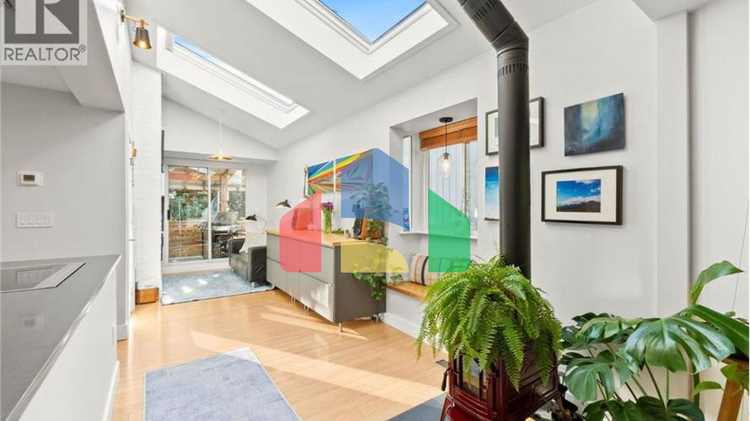 Residential - Single Family Home - North Vancouver, Canada - Canada