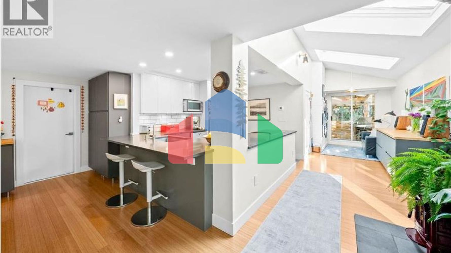 Residential - Single Family Home - North Vancouver, Canada - Canada