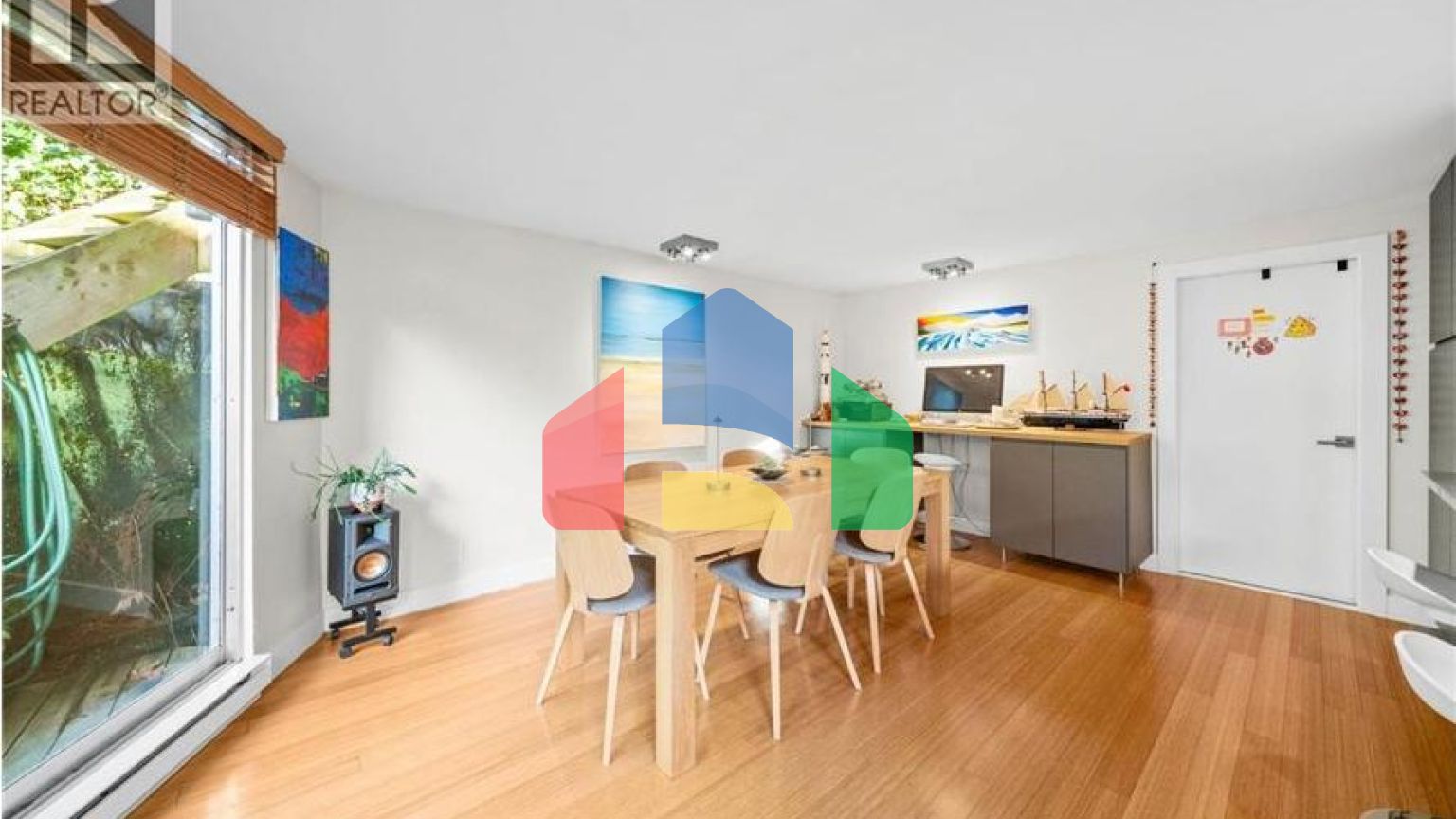 Residential - Single Family Home - North Vancouver, Canada - Canada