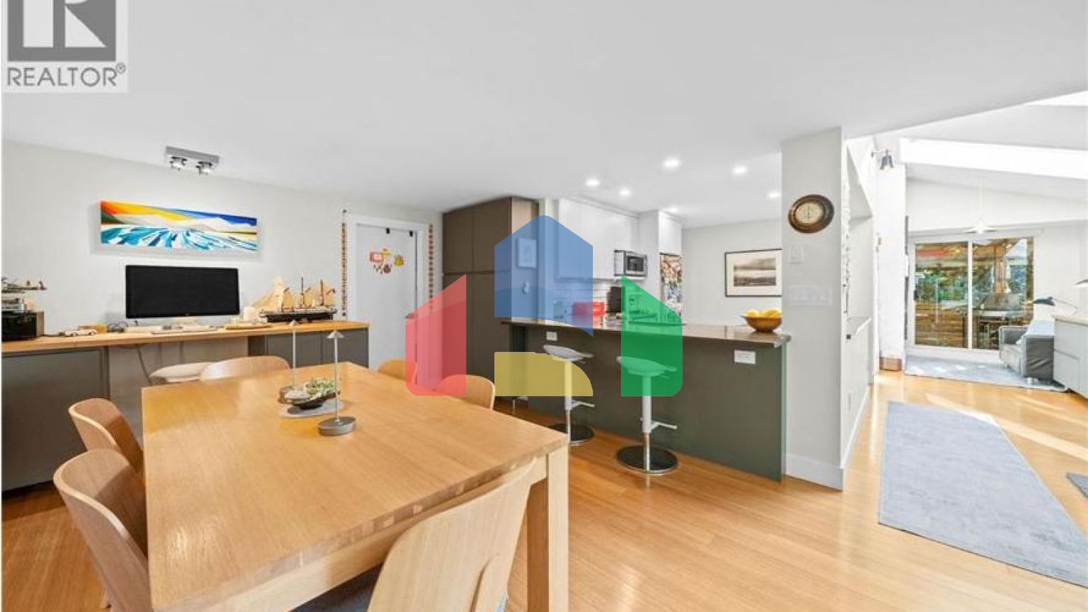 Residential - Single Family Home - North Vancouver, Canada - Canada