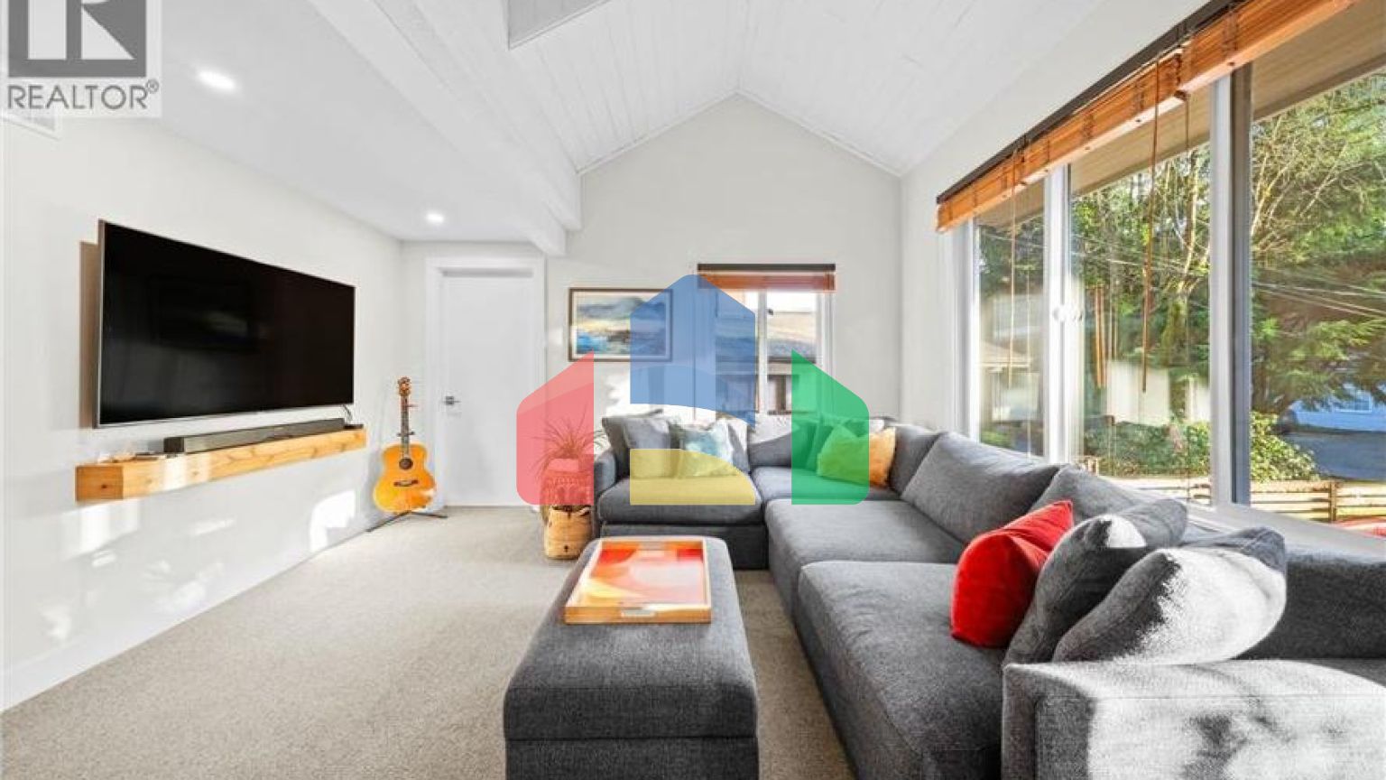 Residential - Single Family Home - North Vancouver, Canada - Canada