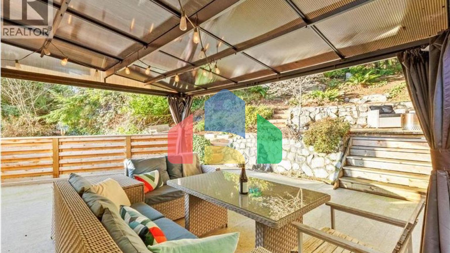 Residential - Single Family Home - North Vancouver, Canada - Canada