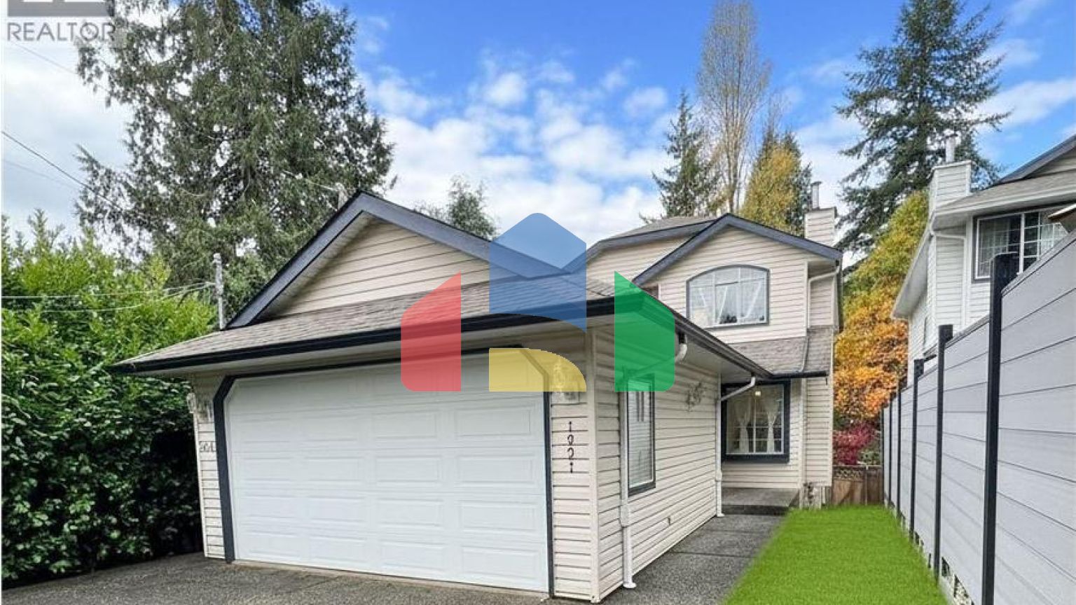 Residential - Single Family Home - North Vancouver, Canada - Canada