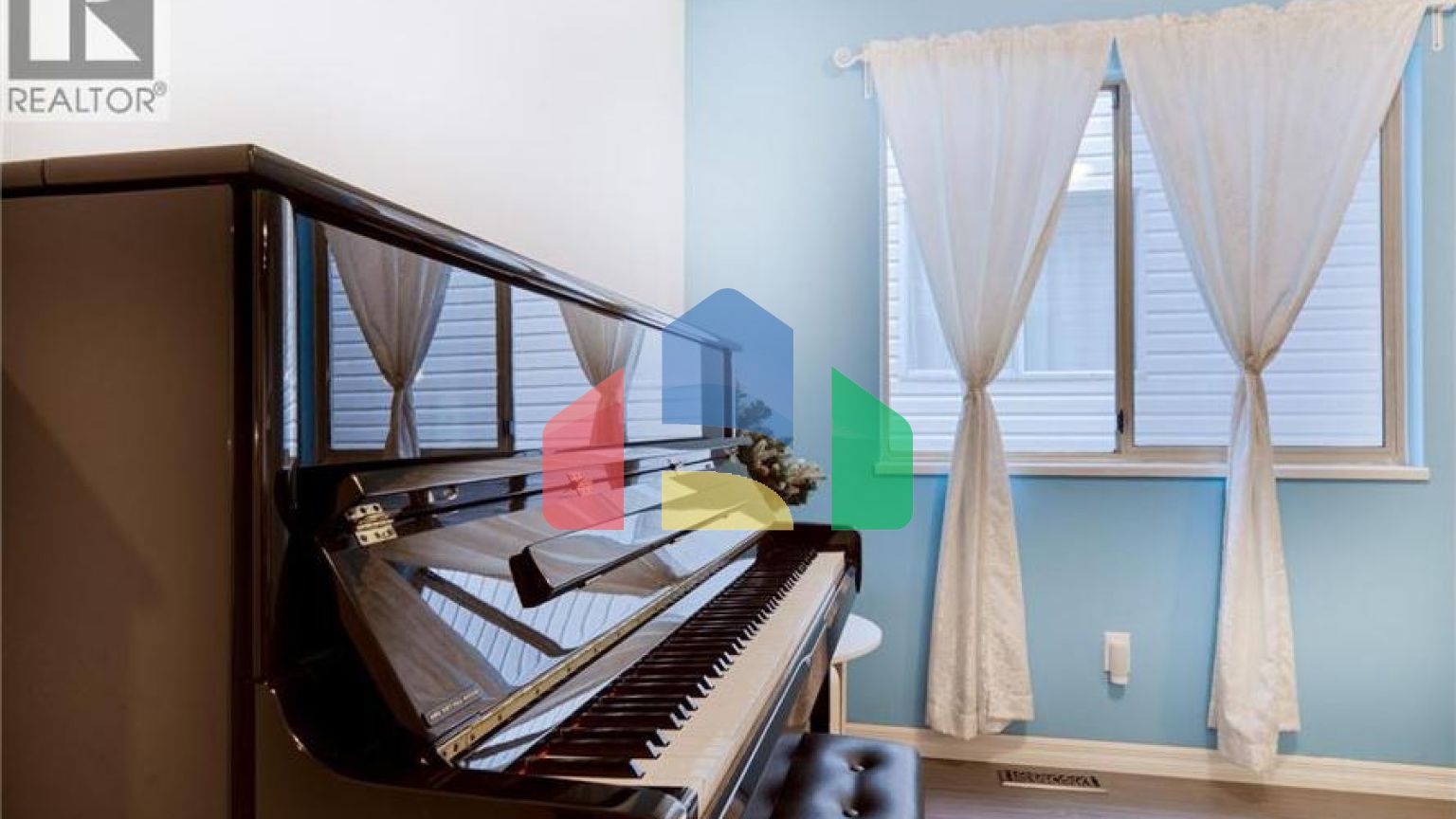 Residential - Single Family Home - North Vancouver, Canada - Canada