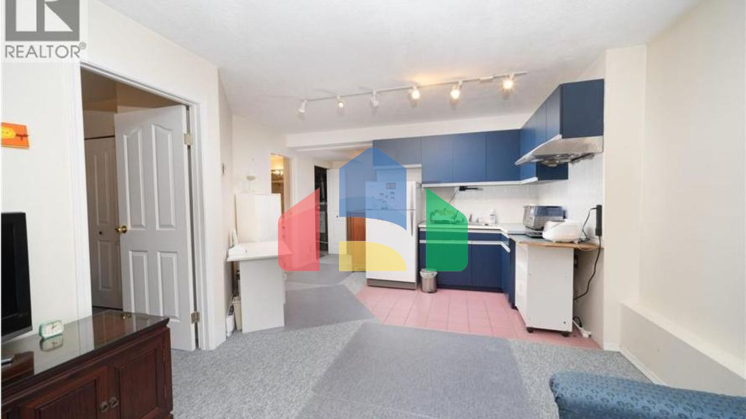 Residential - Single Family Home - North Vancouver, Canada - Canada