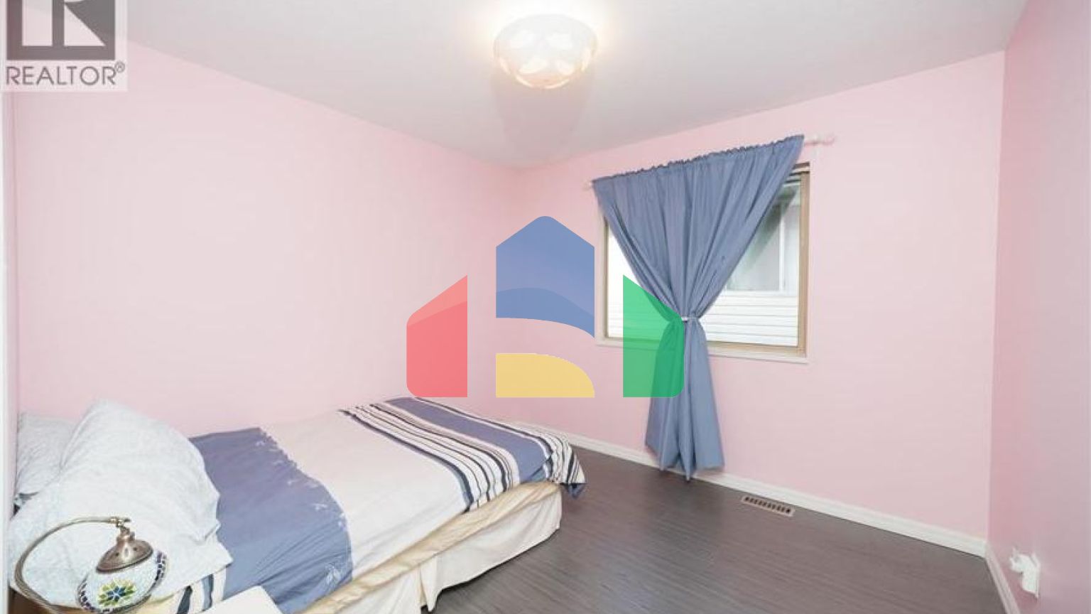 Residential - Single Family Home - North Vancouver, Canada - Canada