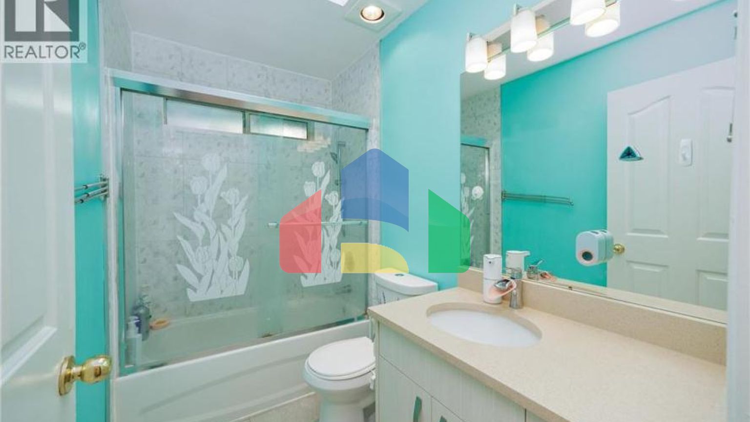 Residential - Single Family Home - North Vancouver, Canada - Canada