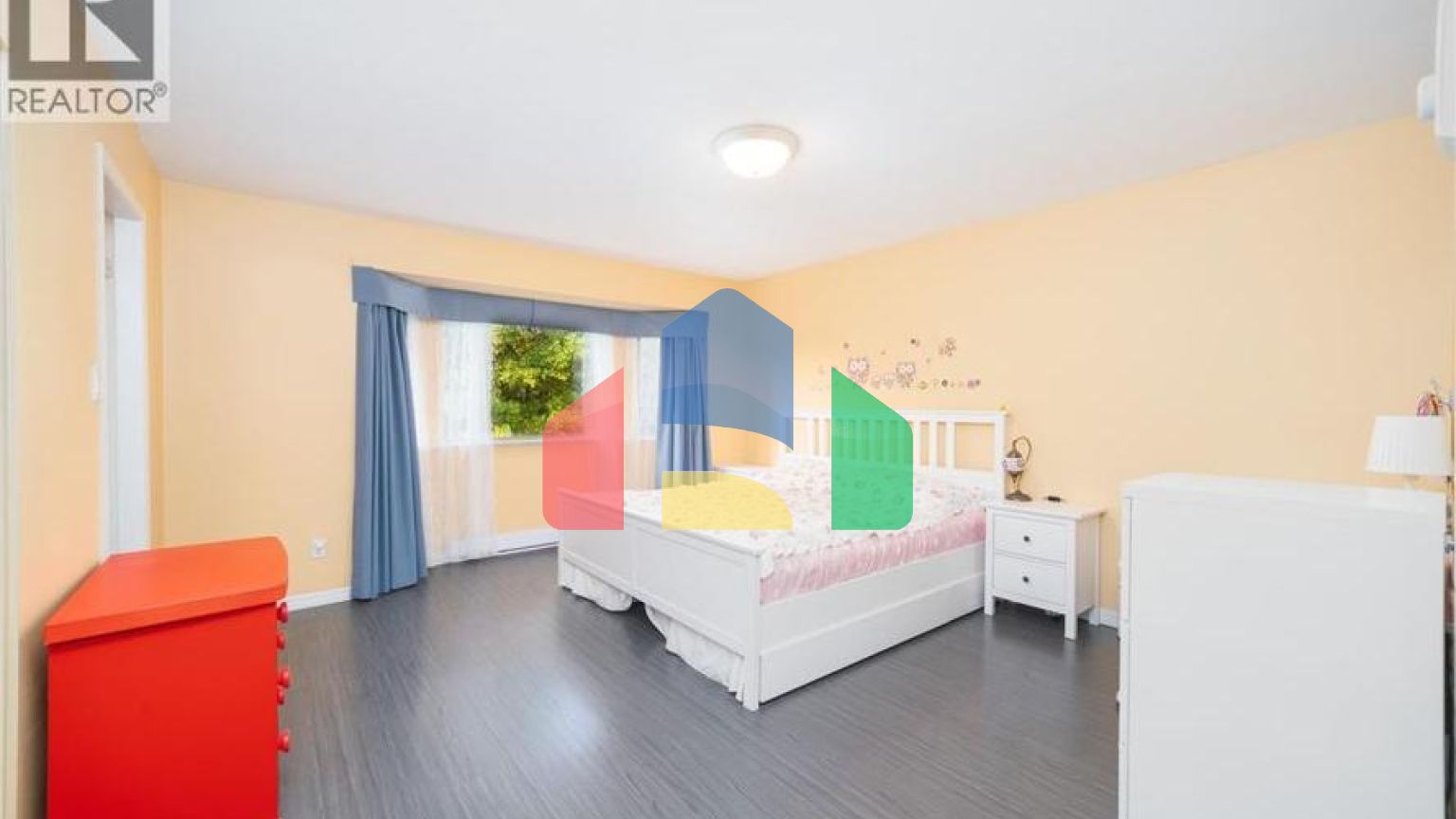 Residential - Single Family Home - North Vancouver, Canada - Canada