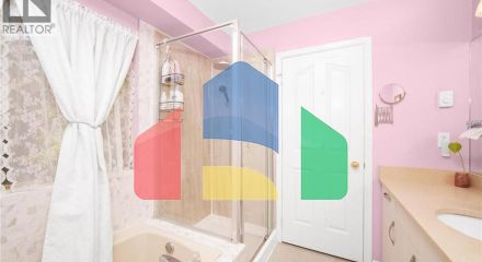 Residential - Single Family Home - North Vancouver, Canada - Canada