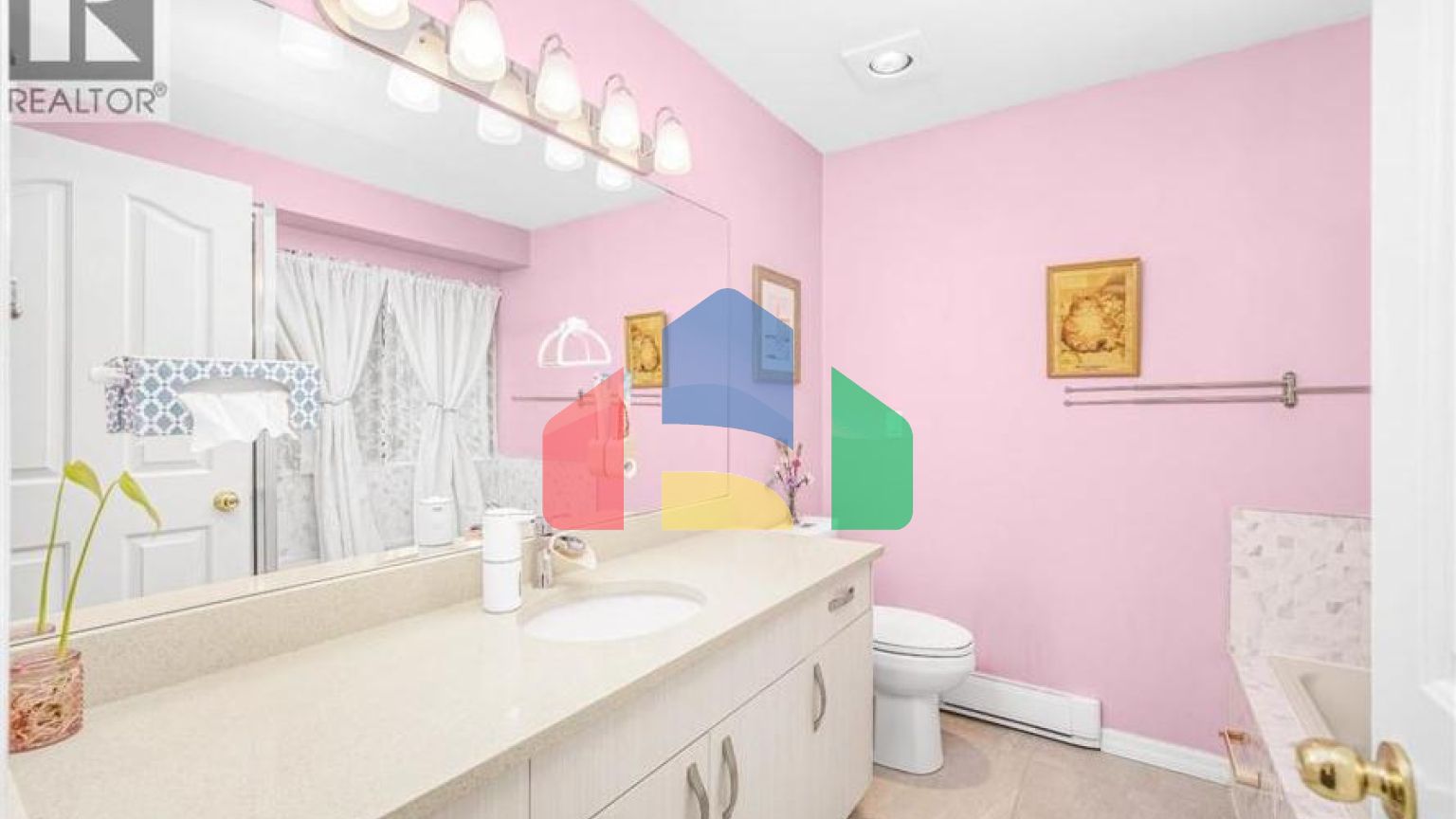 Residential - Single Family Home - North Vancouver, Canada - Canada