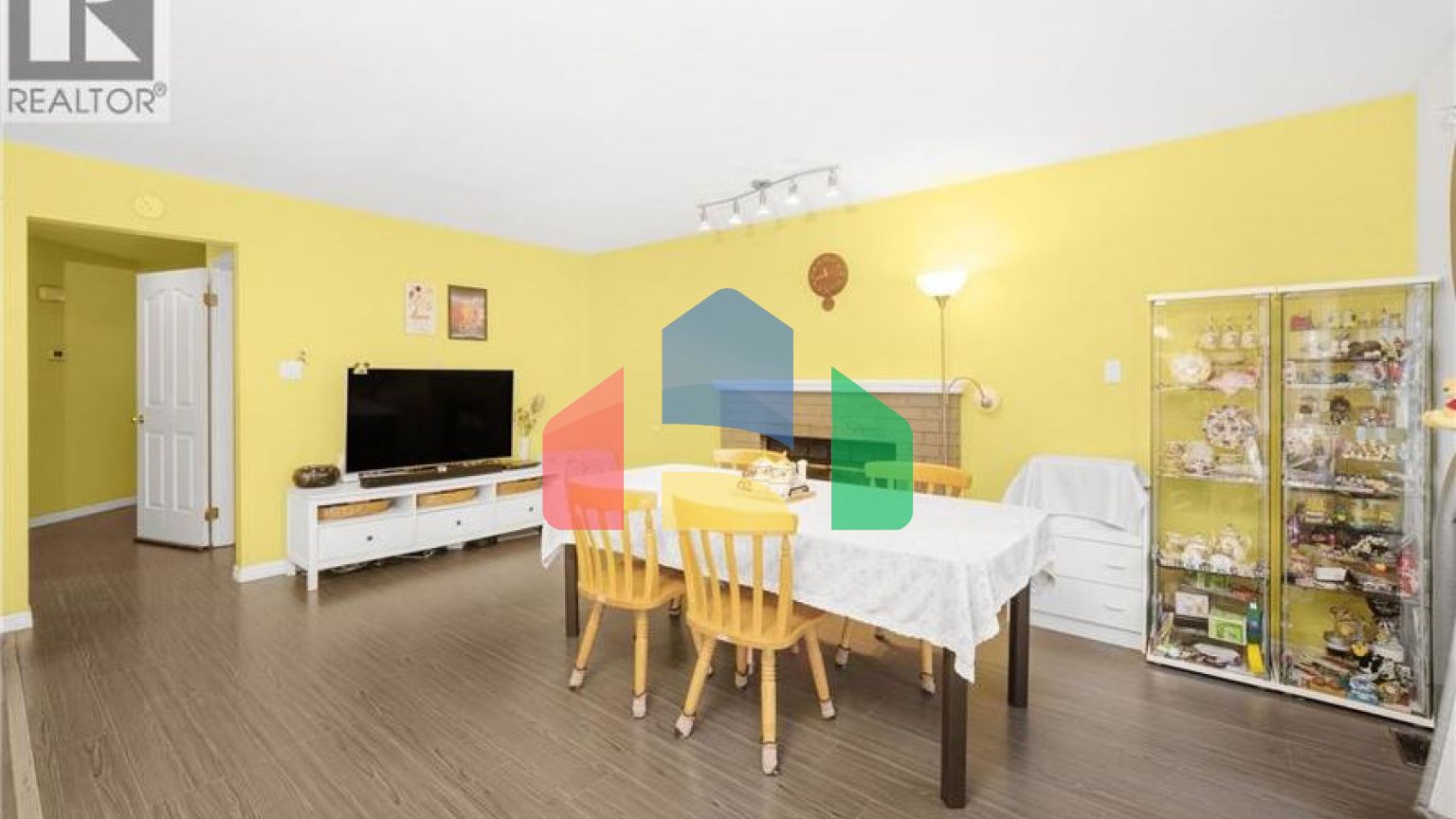 Residential - Single Family Home - North Vancouver, Canada - Canada