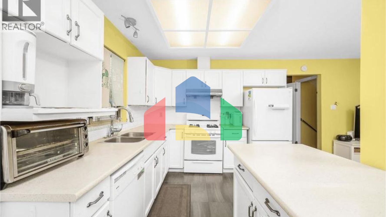 Residential - Single Family Home - North Vancouver, Canada - Canada