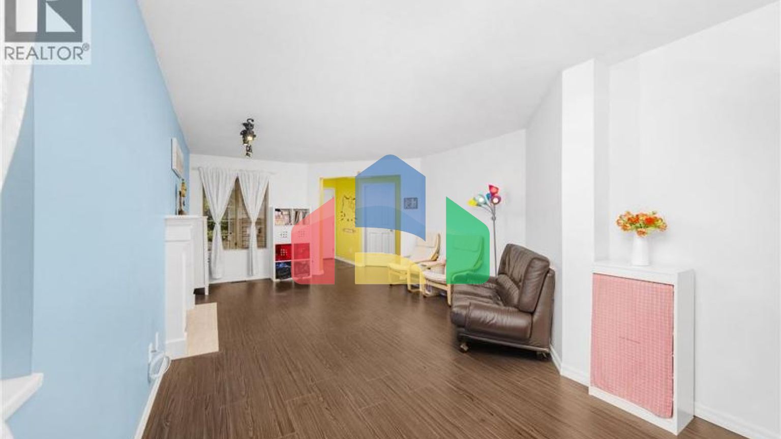 Residential - Single Family Home - North Vancouver, Canada - Canada