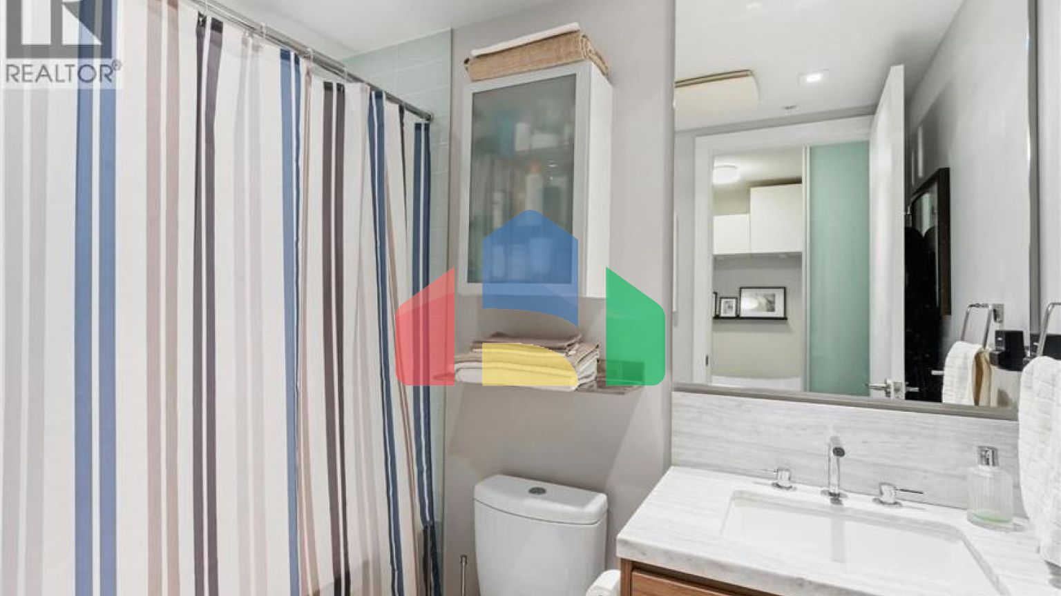 Residential - Single Family Home - North Vancouver, Canada - Canada