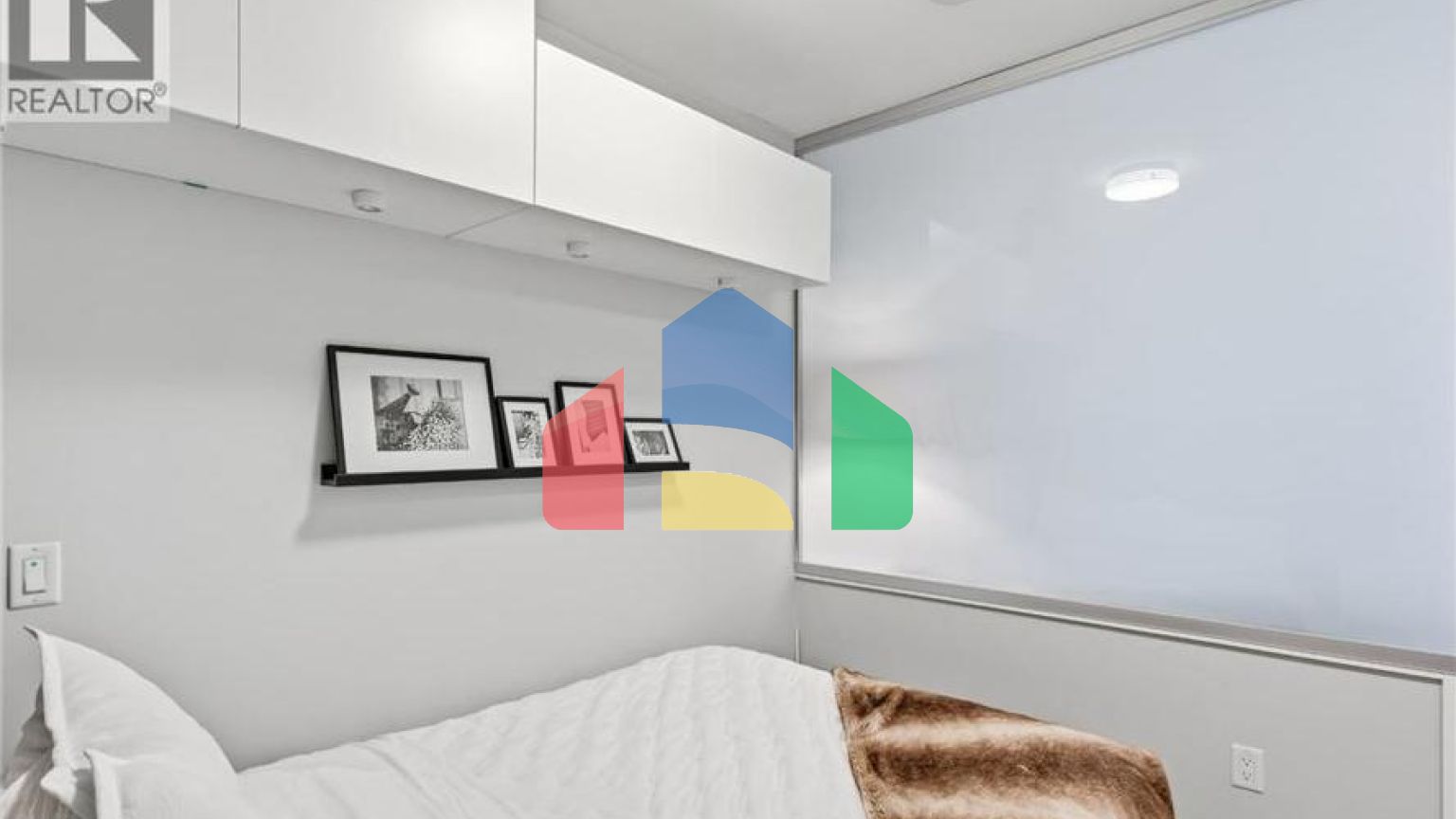 Residential - Single Family Home - North Vancouver, Canada - Canada