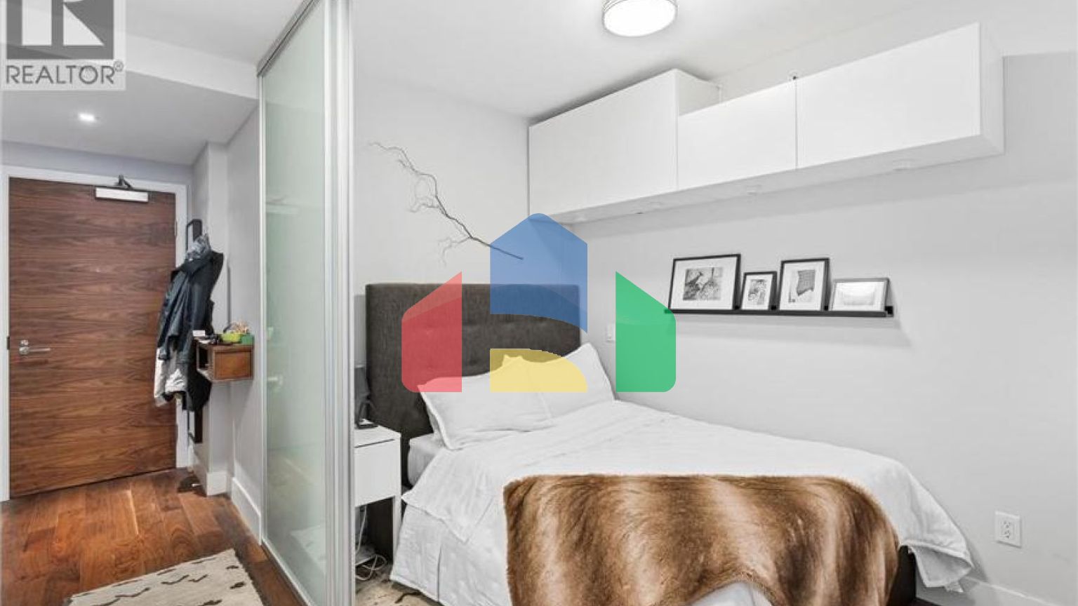 Residential - Single Family Home - North Vancouver, Canada - Canada