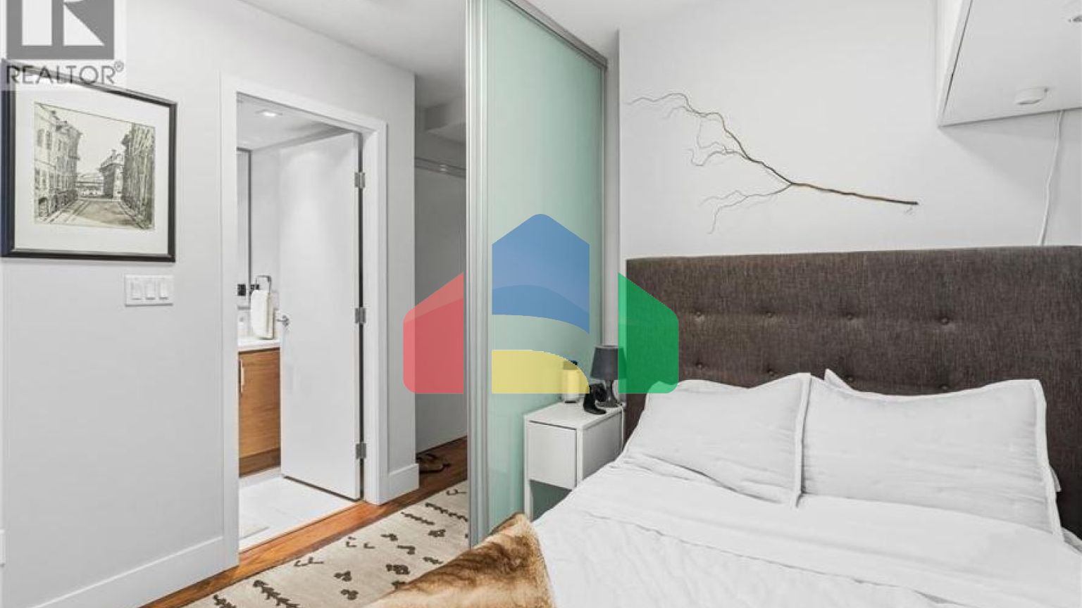 Residential - Single Family Home - North Vancouver, Canada - Canada