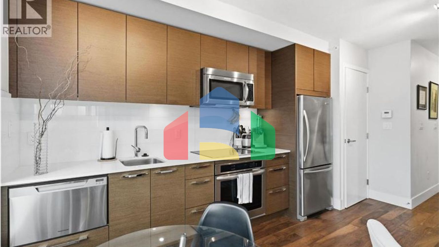 Residential - Single Family Home - North Vancouver, Canada - Canada