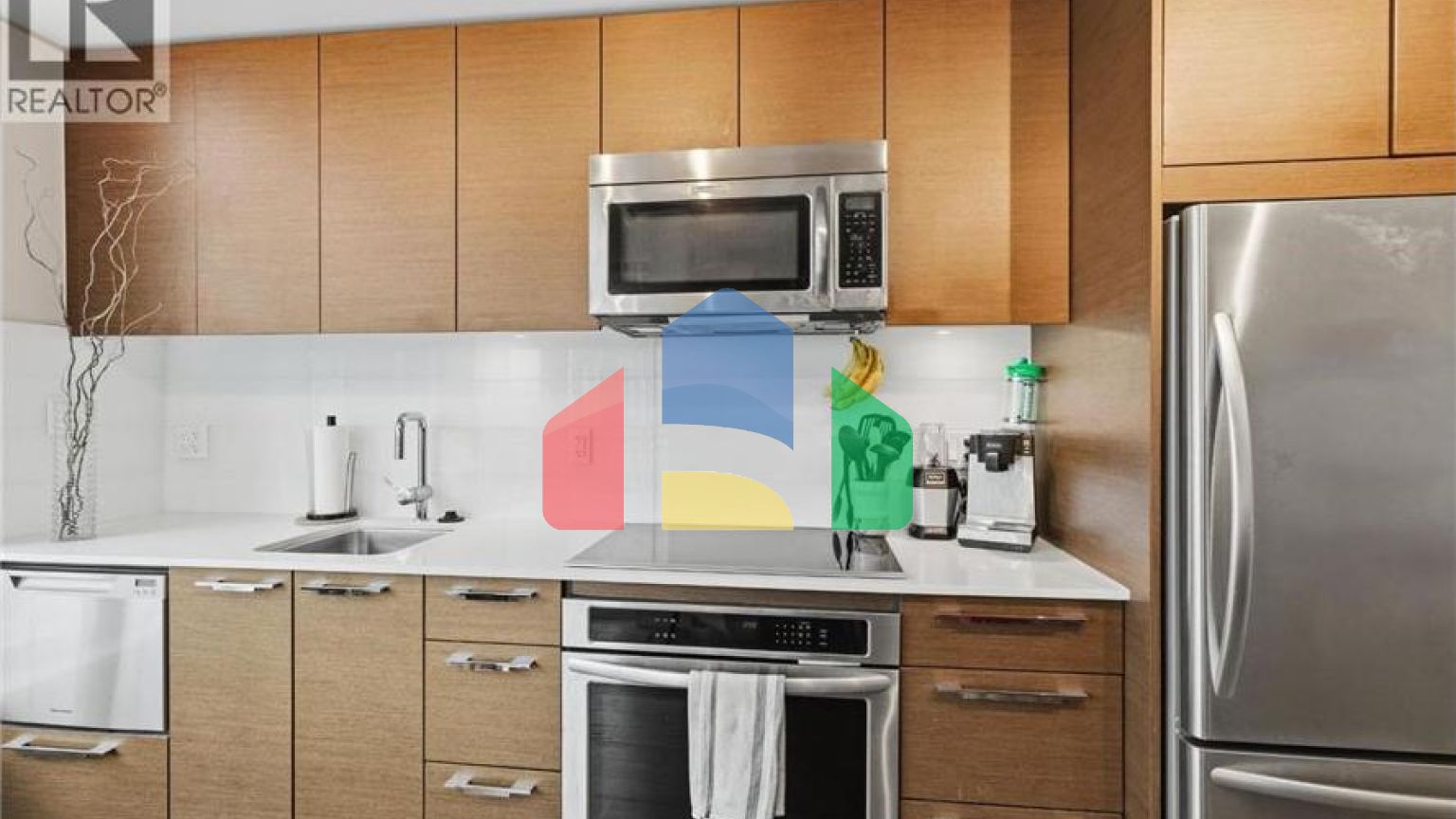 Residential - Single Family Home - North Vancouver, Canada - Canada