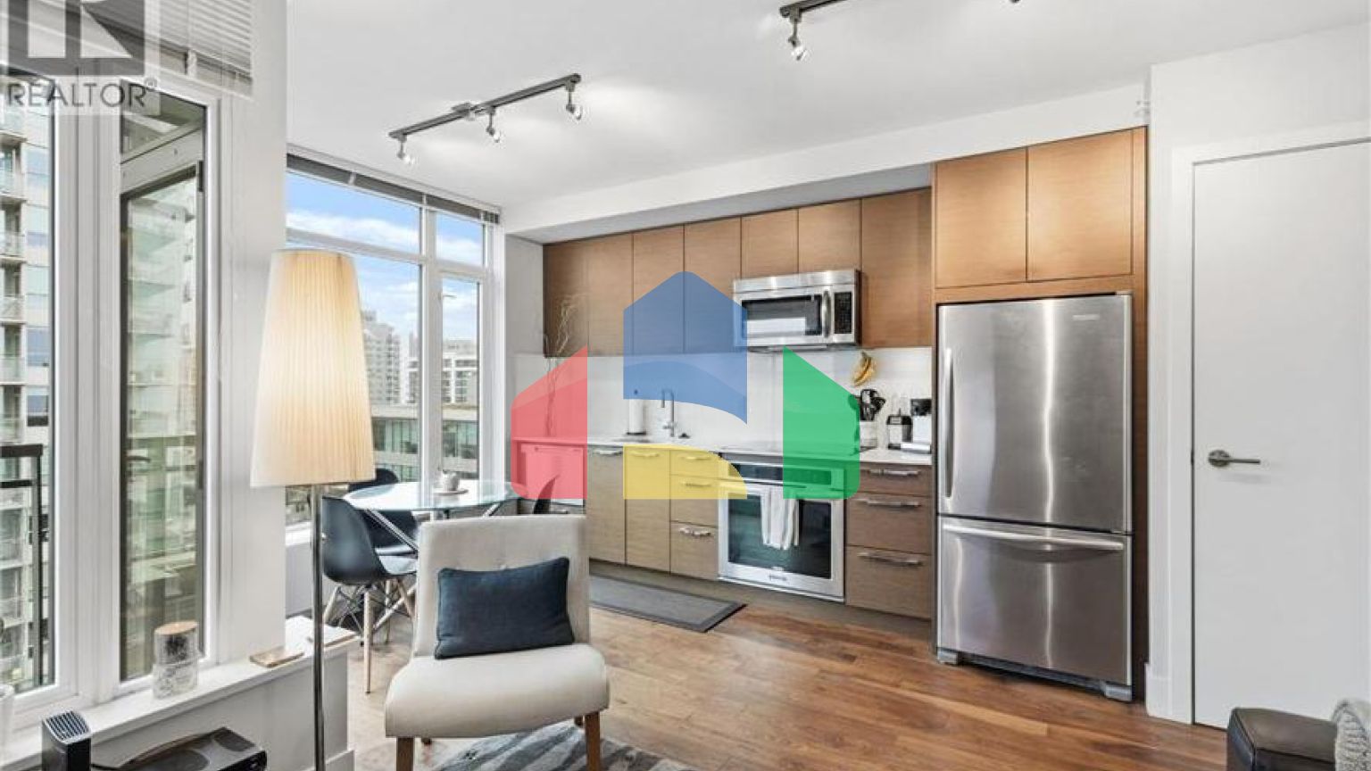 Residential - Single Family Home - North Vancouver, Canada - Canada