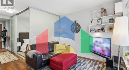 Residential - Single Family Home - North Vancouver, Canada - Canada