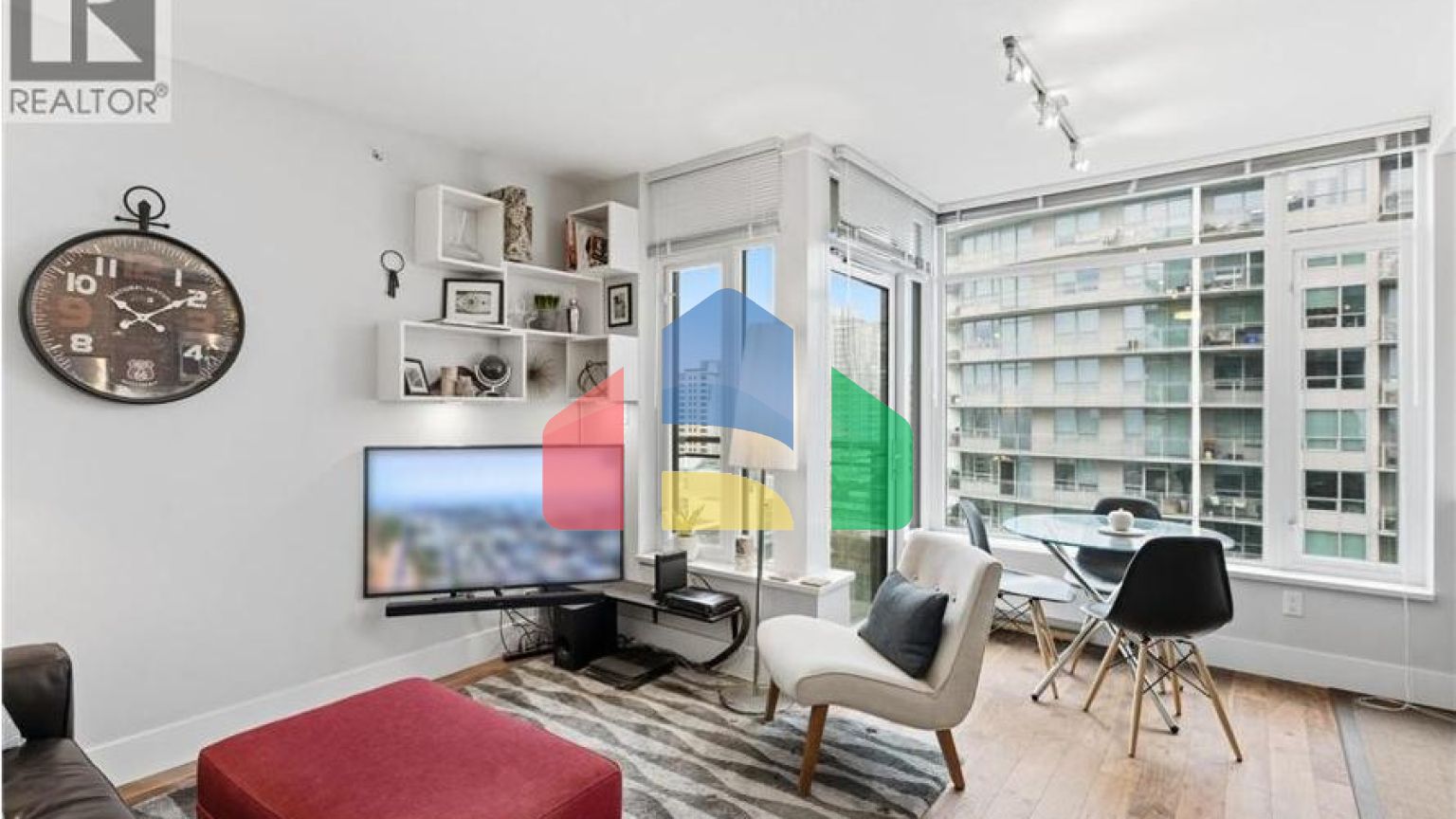 Residential - Single Family Home - North Vancouver, Canada - Canada