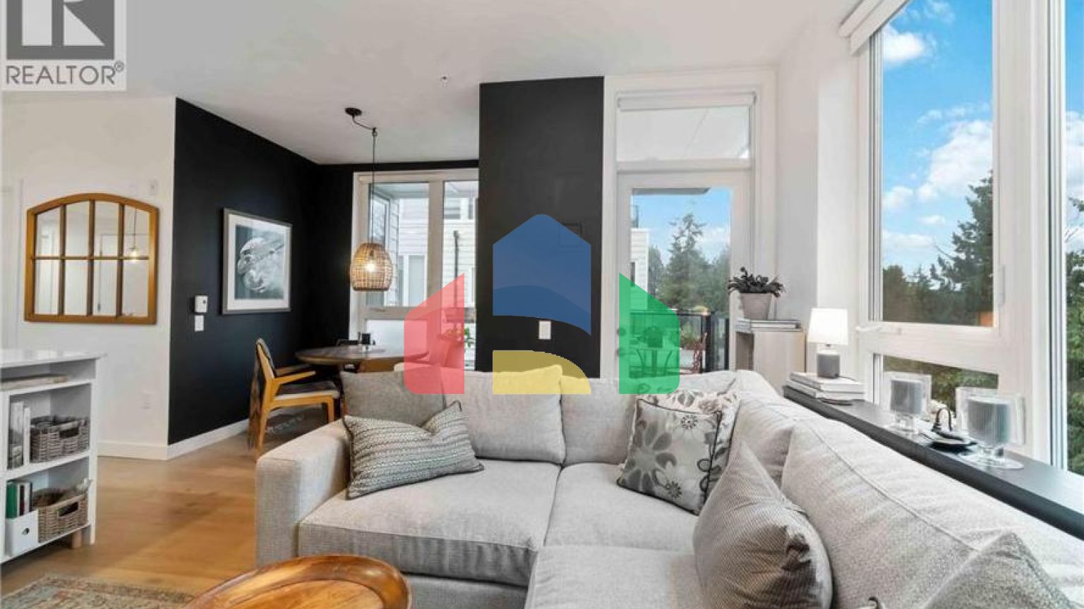 Residential - Single Family Home - North Vancouver, Canada - Canada