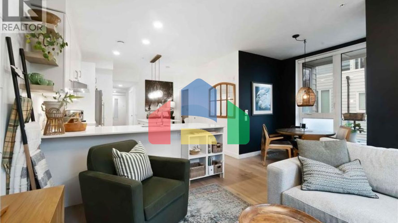 Residential - Single Family Home - North Vancouver, Canada - Canada