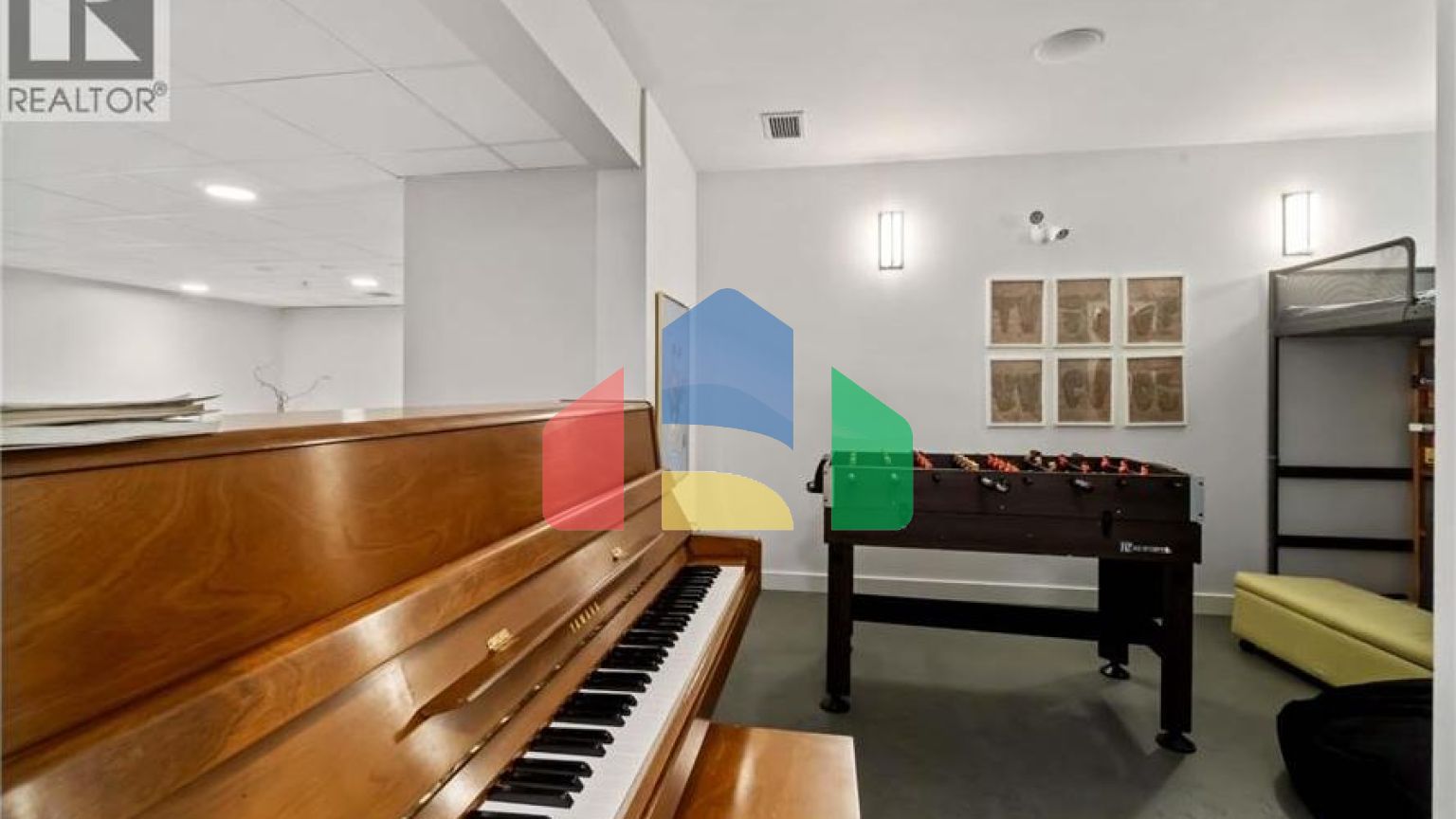 Residential - Single Family Home - North Vancouver, Canada - Canada