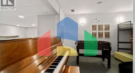 Residential - Single Family Home - North Vancouver, Canada - Canada