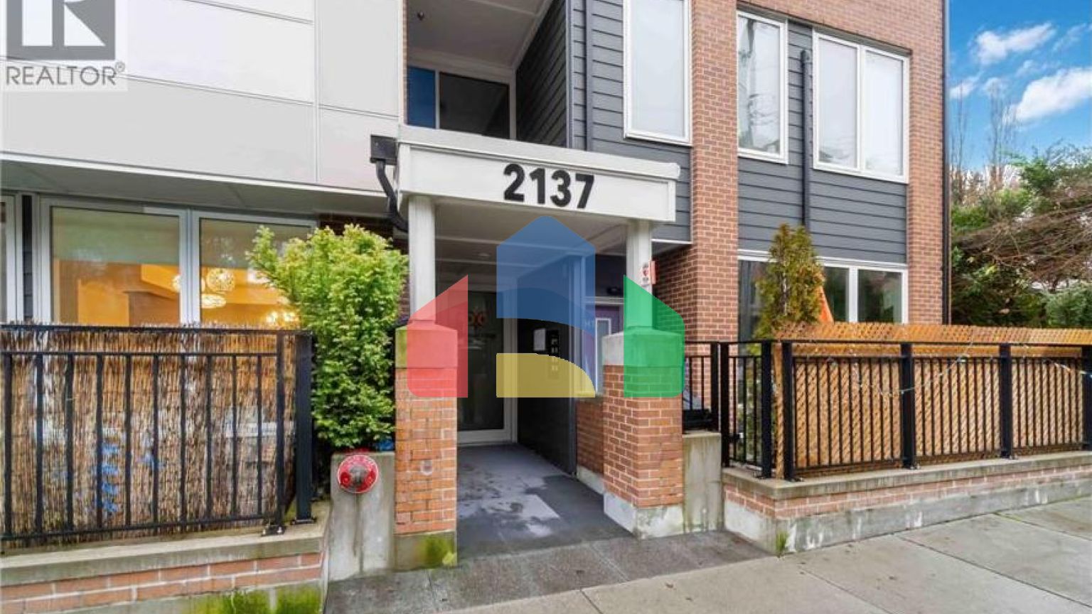 Residential - Single Family Home - North Vancouver, Canada - Canada